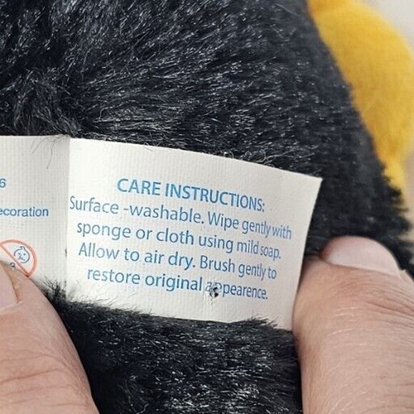 Gaylord Hotel  Ice Show PENGUIN 2015 Red Scarf Plush Stuffed Animal - Picture 11 of 13